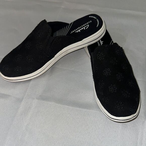 Clarks Black/White Daisy Embroidered Slip-Ons Size 7 - Picture 5 of 12